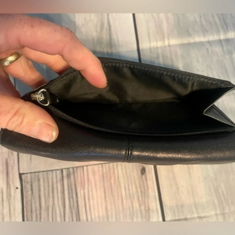 Coach Black Leather Essentials Poppy Trifold Wallet EUC​ - Picture 6 of 10